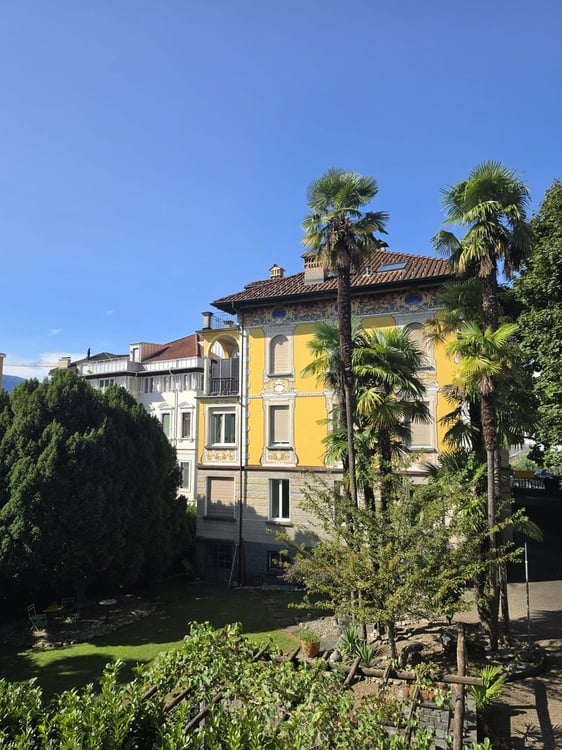 Elegante spazio commerciale in villa storica in posizione strategica 2