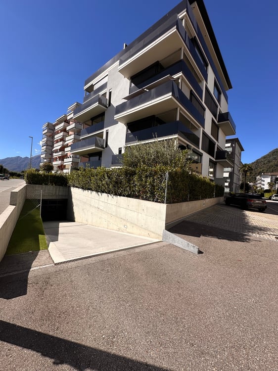 Modernes Penthouse mit 40 m² Terrasse und Panoramablick über Locarno 1