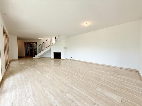 Zweifamilienhaus mit 5.5-Zimmer-Wohnung + 2-Zimmer-Wohnung, grossem Privatgrundstück, 4 Parkplätzen und Solarpanels 4