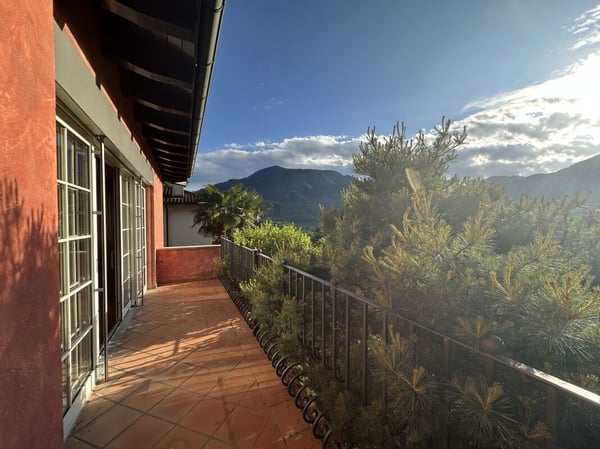 EXKLUSIVE VILLA ZWISCHEN NATUR, LUXUS UND ATEMBERAUBENDEM PANORAMA 10