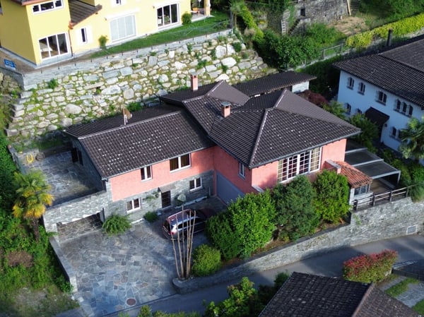 EXKLUSIVE VILLA ZWISCHEN NATUR, LUXUS UND ATEMBERAUBENDEM PANORAMA 2