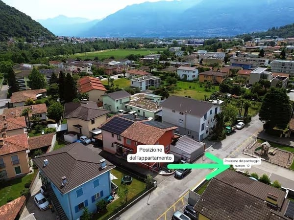 Bilocale ristrutturato con terrazza, ingresso indipendente e parcheggio incluso a Losone – disponibile da novembre per soggiorni di media durata 22