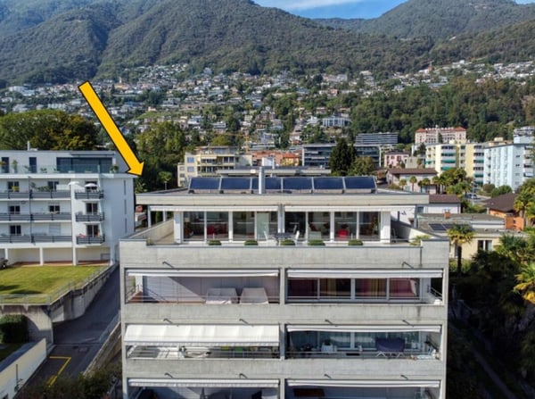 Appartamento attico di 4 ½ locali con posteggi, vista sul lago Maggiore