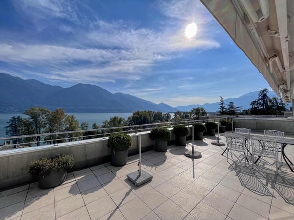 Appartamento attico di 3 ½ locali con posteggi, vista sul lago Maggiore 9
