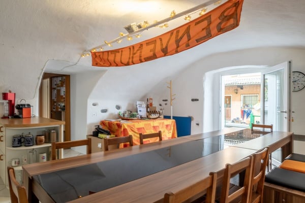 CUGNASCO - Mehrfamilienhaus mit großen Wohnflächen 10