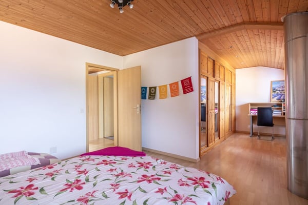 CUGNASCO - Mehrfamilienhaus mit großen Wohnflächen 4