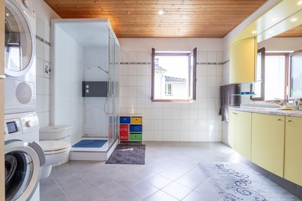 CUGNASCO - Mehrfamilienhaus mit großen Wohnflächen 6