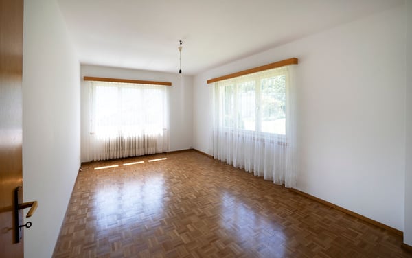 Zweifamilienhaus mit Garten und Aussicht in Gnosca 8