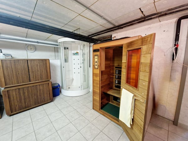 4 ½-Zimmer-Einfamilienhaus mit schönem romantischen und großem Garten 11