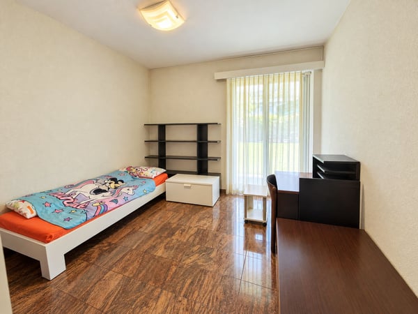 4 ½-Zimmer-Einfamilienhaus mit schönem romantischen und großem Garten 6