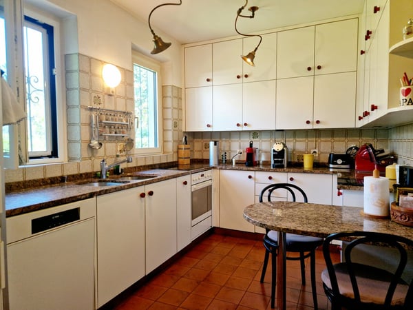 4 ½-Zimmer-Einfamilienhaus mit schönem romantischen und großem Garten 3