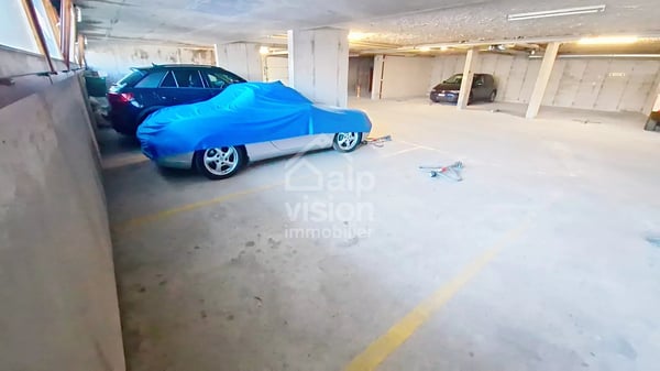 OPPORTUNITÉ RARE: PARKING COUVERT AU CENTRE DE VEYSONNAZ 2