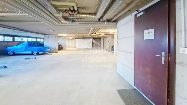 OPPORTUNITÉ RARE: PARKING COUVERT AU CENTRE DE VEYSONNAZ 7