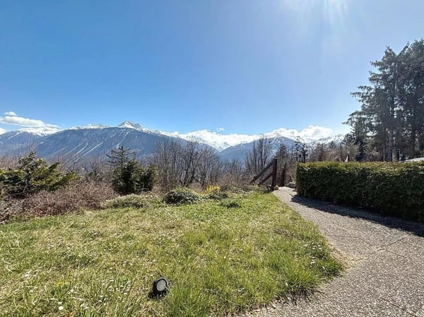 Charmant chalet mitoyen avec vue et ensoleillement exceptionnel 12