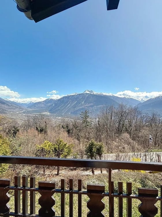 Charmant chalet mitoyen avec vue et ensoleillement exceptionnel 2