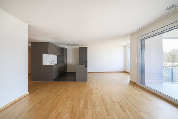 MODERNE 5.5 Zimmer-Wohnung mit GROSSZÜGIGEM Balkon zu vermieten 1