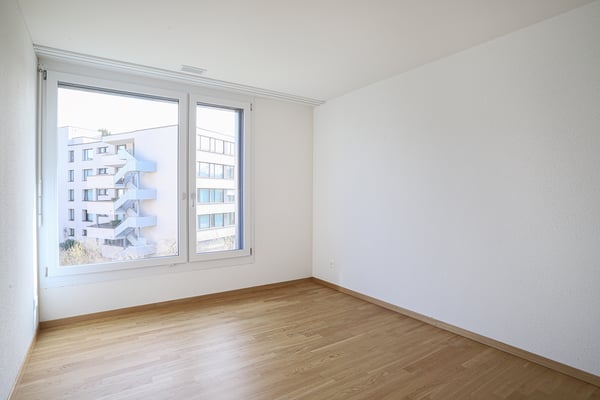 MODERNE 5.5 Zimmer-Wohnung mit GROSSZÜGIGEM Balkon zu vermieten 7