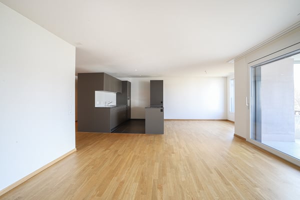 MODERNE 5.5 Zimmer-Wohnung mit GROSSZÜGIGEM Balkon zu vermieten 2