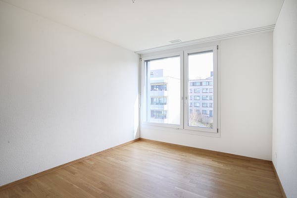 MODERNE 5.5 Zimmer-Wohnung mit GROSSZÜGIGEM Balkon zu vermieten 4