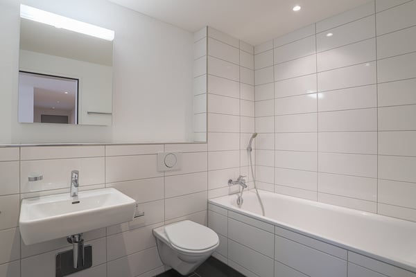 MODERNE 5.5 Zimmer-Wohnung mit GROSSZÜGIGEM Balkon zu vermieten 5