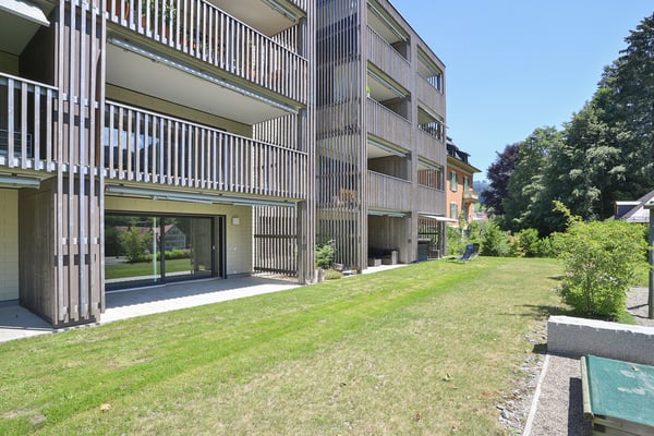 GROSSZÜGIGE 3.5 Zimmer-Wohnung mit Sitzplatz 10