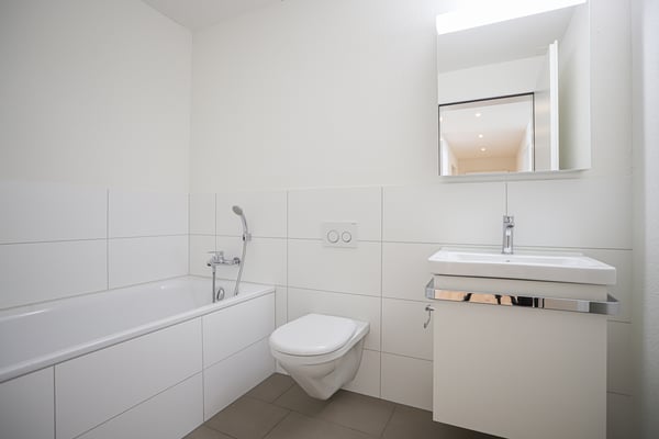 GROSSZÜGIGE 3.5 Zimmer-Wohnung mit Sitzplatz 8