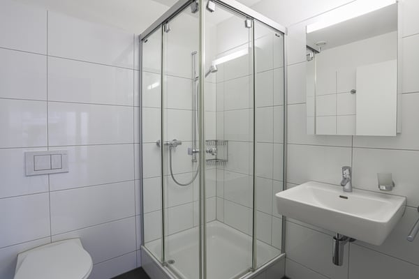 HELLE 2.5 Zimmer-Wohnungen mit GROSSZÜGIGEM Sitzplatz zu vermieten 6