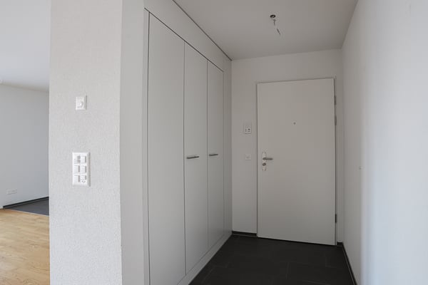HELLE 2.5 Zimmer-Wohnungen mit GROSSZÜGIGEM Sitzplatz zu vermieten 8