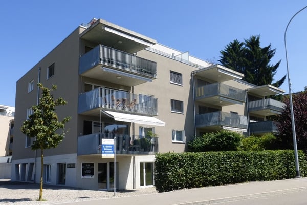 HELLE 3.5 Zimmer-Wohnungen mit GROSSZÜGIGEM Balkon zu vermieten 1