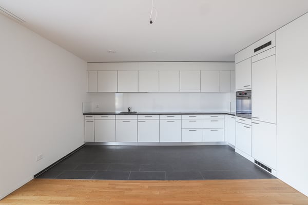 HELLE 3.5 Zimmer-Wohnungen mit GROSSZÜGIGEM Balkon zu vermieten 2