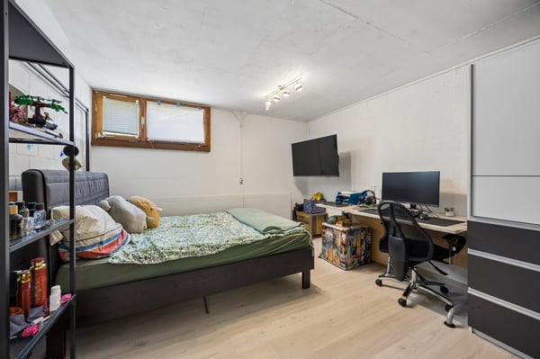Freistehendes EFH mit 6.5 Zimmer und viel Umschwung 12