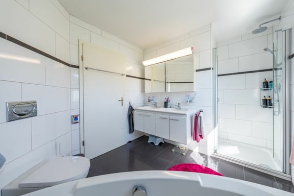 Traumhaft schöne & renovierte Doppelhaushälfte am Waldrand bei Schönbühl zu verkaufen 6