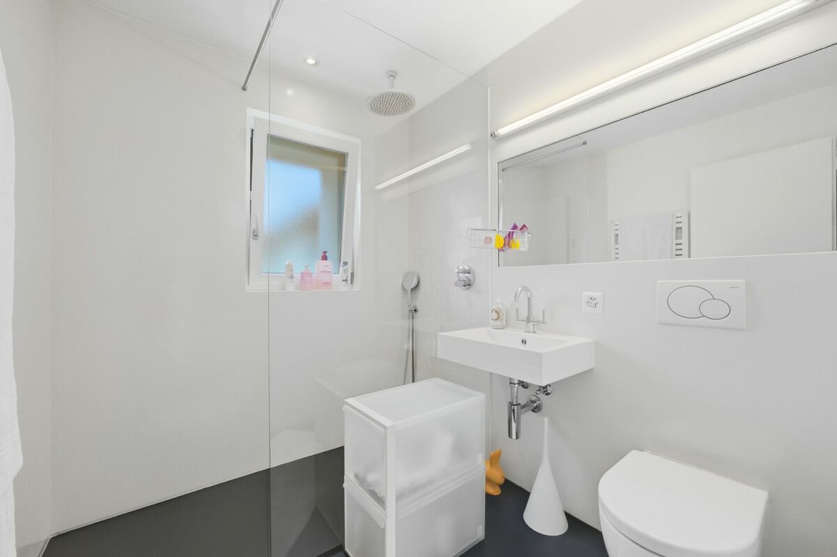 Exklusives Wohnerlebnis mit Weitblick: Modernisiertes Raumwunder in Belp