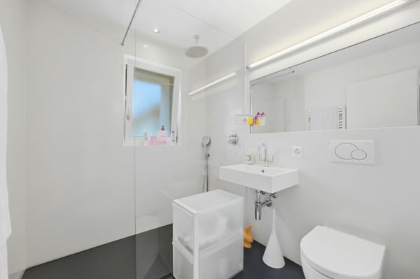 Exklusives Wohnerlebnis mit Weitblick: Modernisiertes Raumwunder in Belp 10