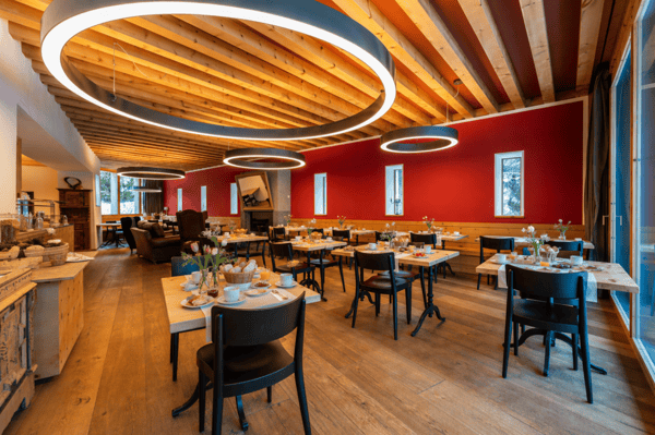 EINMALIGE CHANCE: Crusch Alba - betriebsbereites Hotelensemble in S-Charl 3