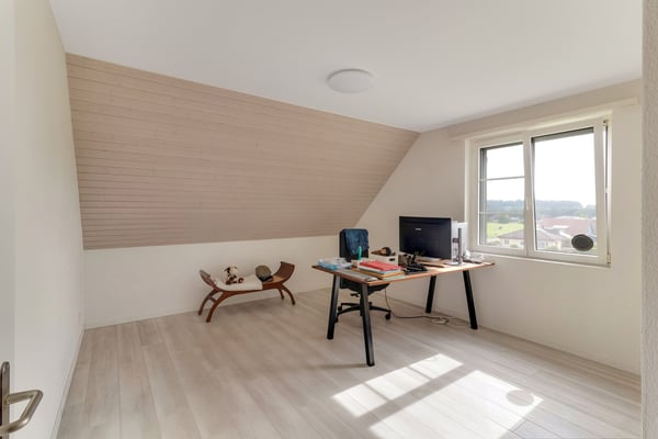 5.5-Zimmer-Maisonette-Traum: Rückzugsort mit Aussicht in Dinhard 8