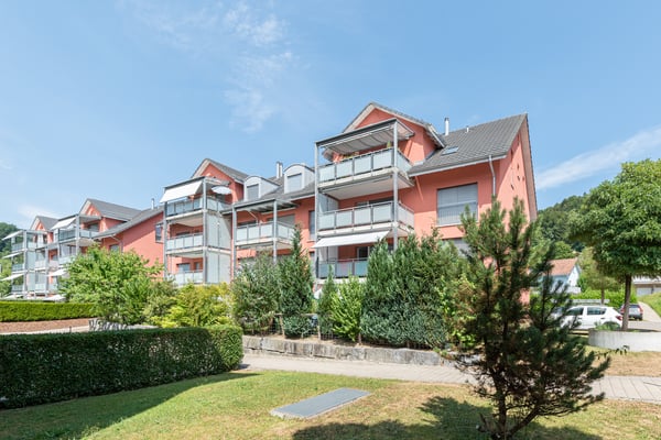 Grosszügige Wohnung an ruhiger Lage - mit Balkon & Cheminée