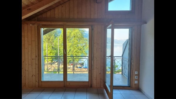 Charmante 3.5-Zimmer-Dachwohnung mit traumhaftem See- und Bergblick in Brienz 4