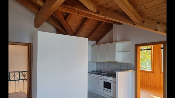 Charmante 3.5-Zimmer-Dachwohnung mit traumhaftem See- und Bergblick in Brienz 6