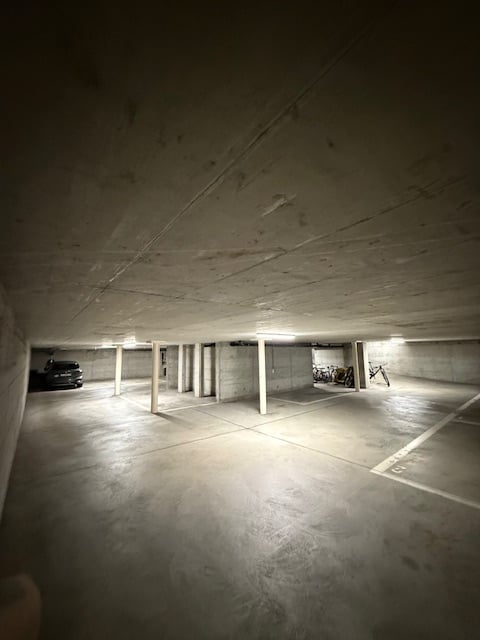 Affittiamo posteggi in autorimessa - zona Stazione FFS Bellinzona 1