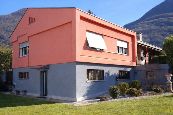 Casa unifamiliare con ampio terreno ad Arbedo-Castione 4