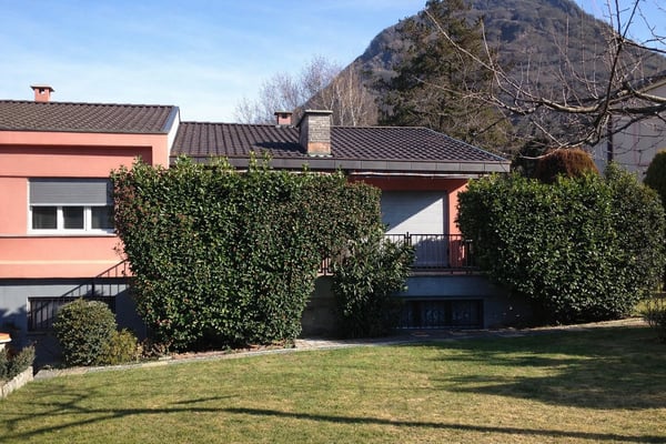 Casa unifamiliare con ampio terreno ad Arbedo-Castione 3