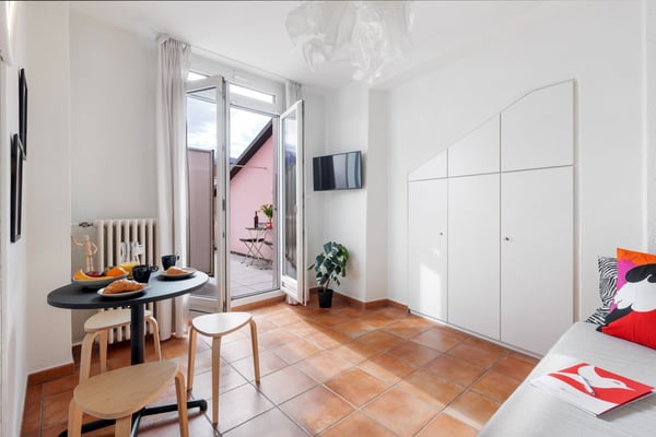Monolocale arredato e attrezzato con piccola terrazza - Ascona centro 1