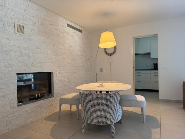 Elegante appartamento di 4 locali con vista lago nel cuore di Ascona 2