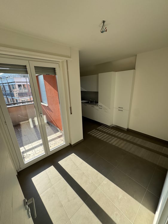 Attico in affitto a Chiasso – Vista panoramica e comfort moderno 7