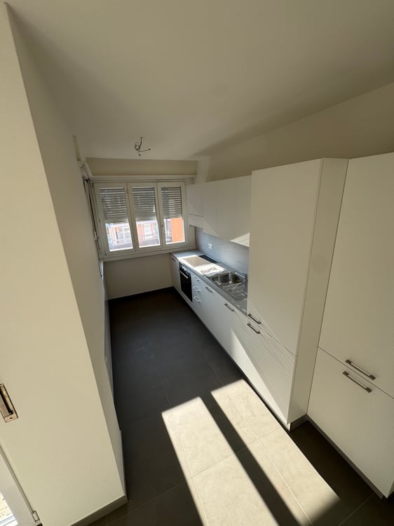 Attico in affitto a Chiasso – Vista panoramica e comfort moderno 8