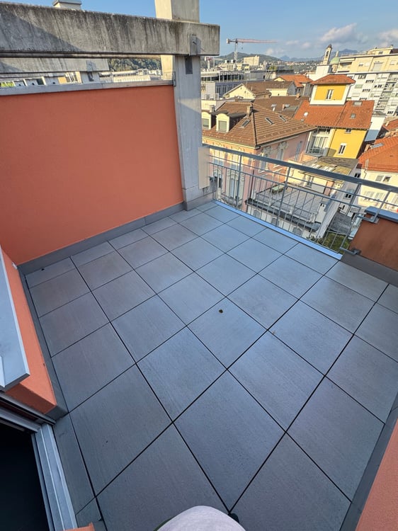 Attico in affitto a Chiasso – Vista panoramica e comfort moderno 9