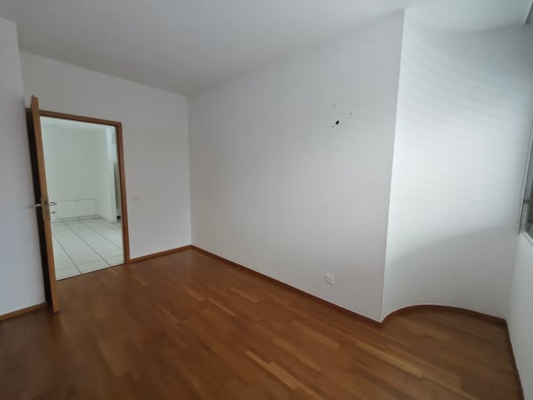 BIASCA ? Appartamento 1.5 luminoso vicino ai negozi e FFS 4