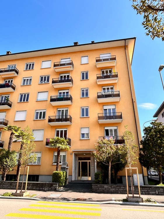Luminoso appartamento di 2 locali con balcone a Lugano 1