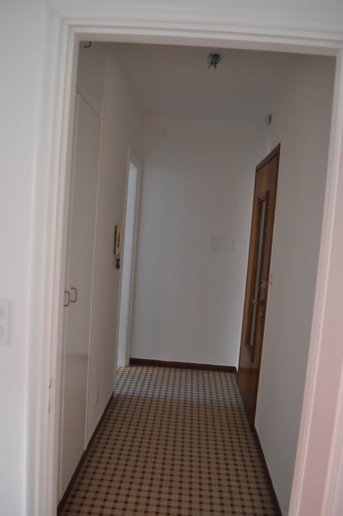 Monolocale parzialmente arredato a Lugano, disponibile subito 6